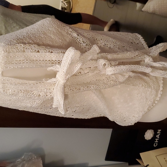 White blouse - Picture 2 of 6